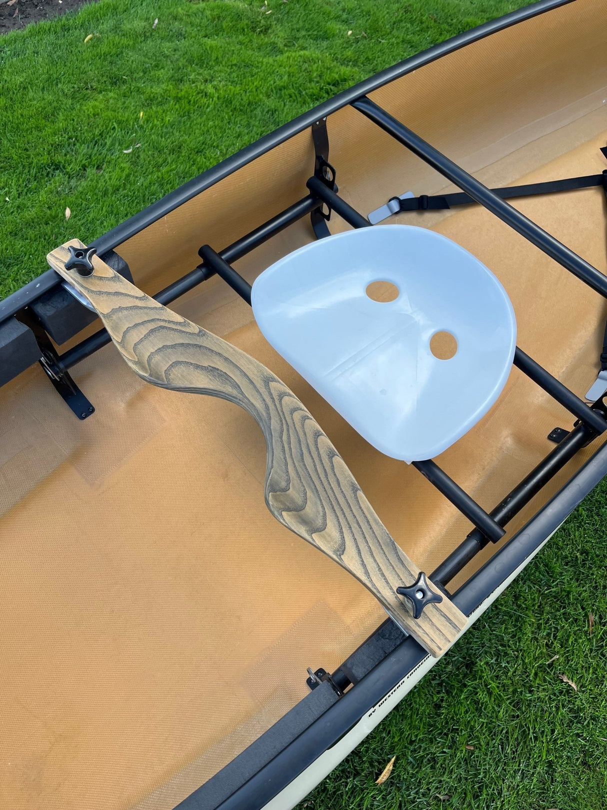 Headwaters Adventure Co - USED Clipper Solitude Ultralight 15'6" FG/Kevlar Solo Canoe - Headwaters Adventure Co