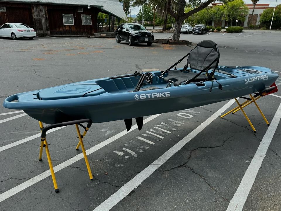 Headwaters Adventure Co - Lightning Strike Pedal Kayak Consignent - Headwaters Adventure Co